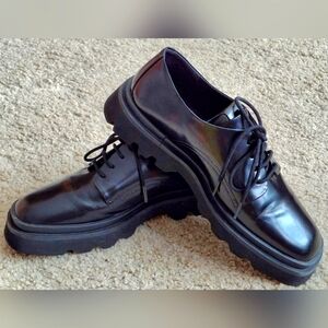 Women's size 7.5 Black Lace-Up Shoes